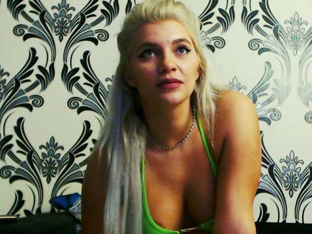 Live sex webcam photo for lorehottie #277317797