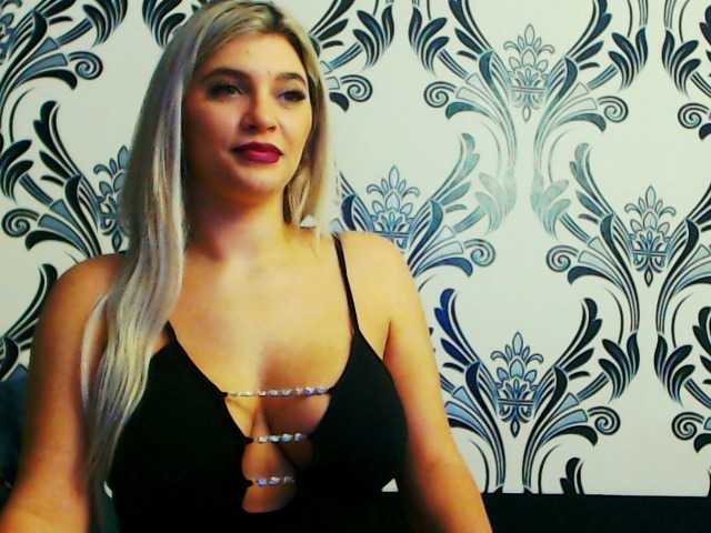 Live sex webcam photo for lorehottie #277991743