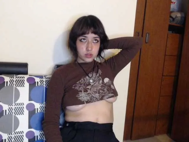 Live sex webcam photo for lorenfairy2 #274132013