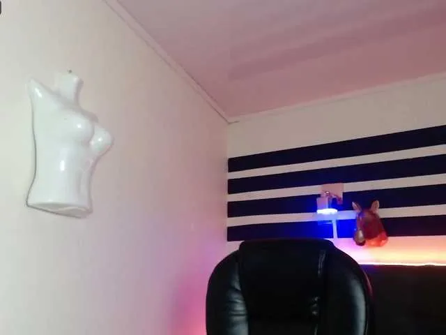 Live sex webcam photo for lorenvitale #272463628