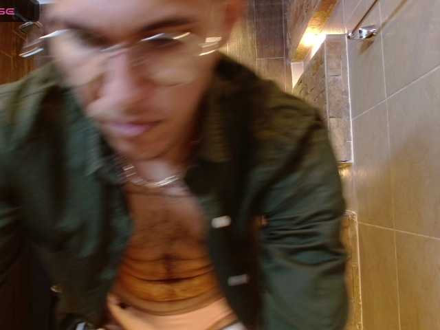 Live sex webcam photo for lorenzo-Rey #276066682