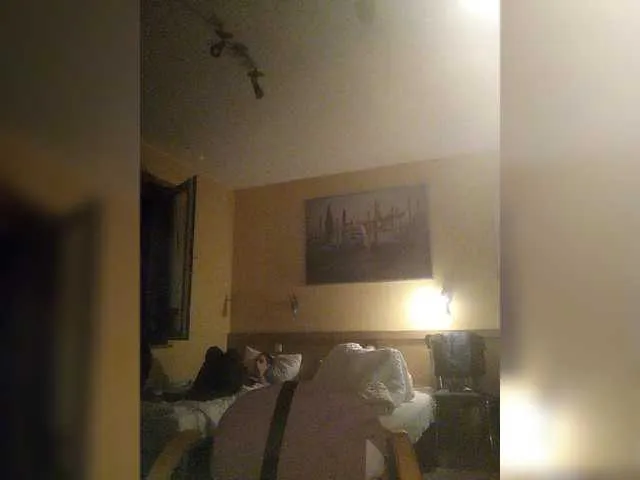 Live sex webcam photo for loriktwinss #276491598