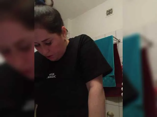 Live sex webcam photo for loriktwinss #290550223