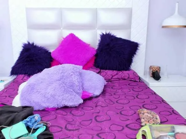 Live sex webcam photo for lorraine69 #272591374