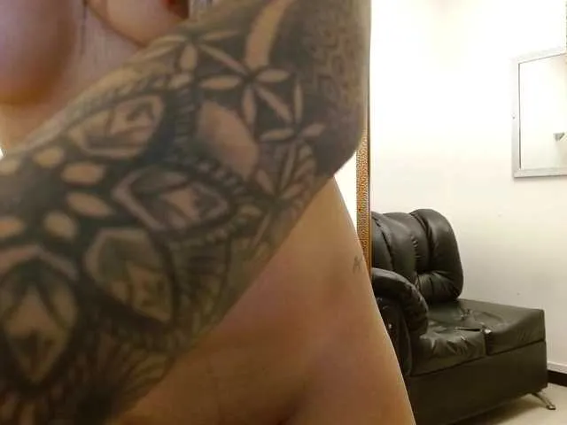 Live sex webcam photo for louisk2 #290323706