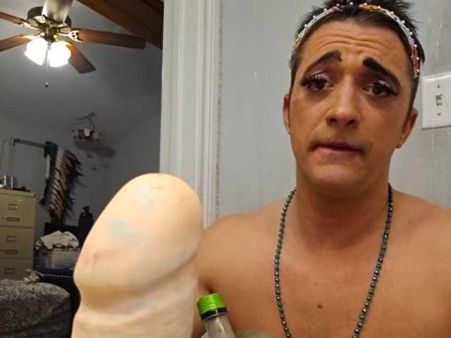 Live sex webcam photo for love2cam4u #277002563