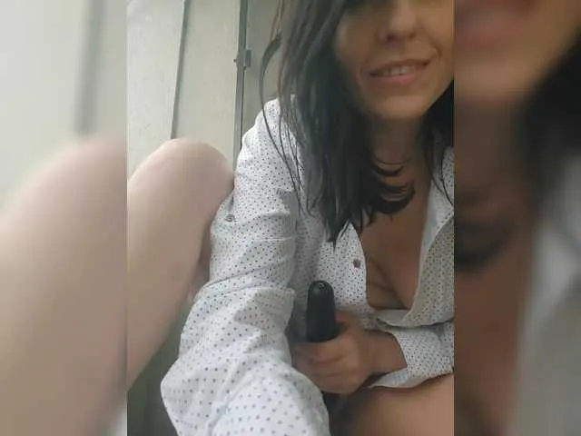 Live sex webcam photo for lovehornyman #293575392