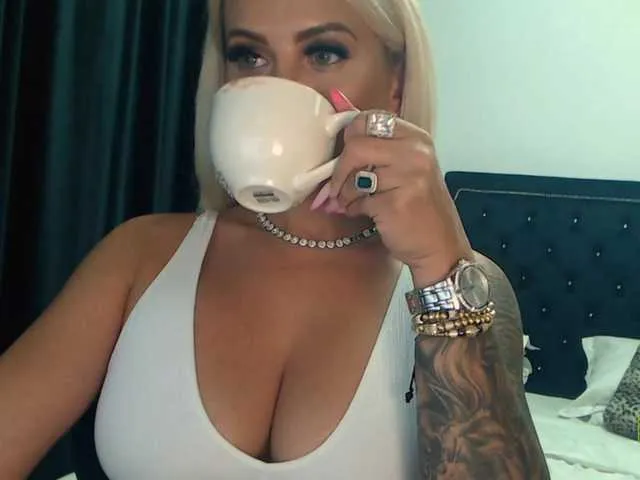 Live sex webcam photo for lovelyblondyx #283004928