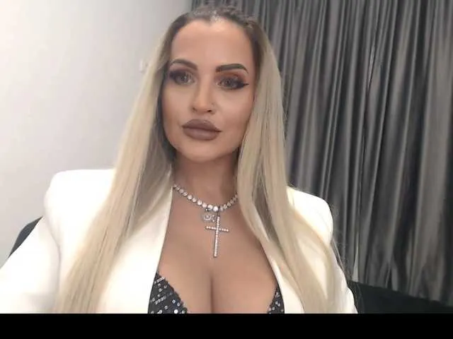 Live sex webcam photo for lovelyblondyx #290484900