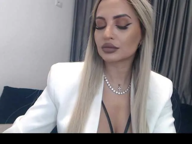 Live sex webcam photo for lovelyblondyx #290517482