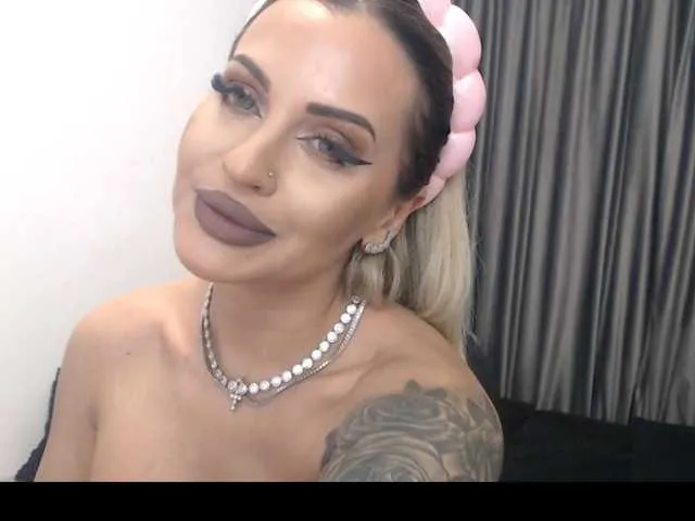 Live sex webcam photo for lovelyblondyx #290546301