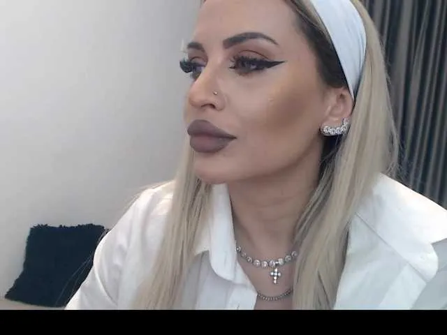 Live sex webcam photo for lovelyblondyx #290558266