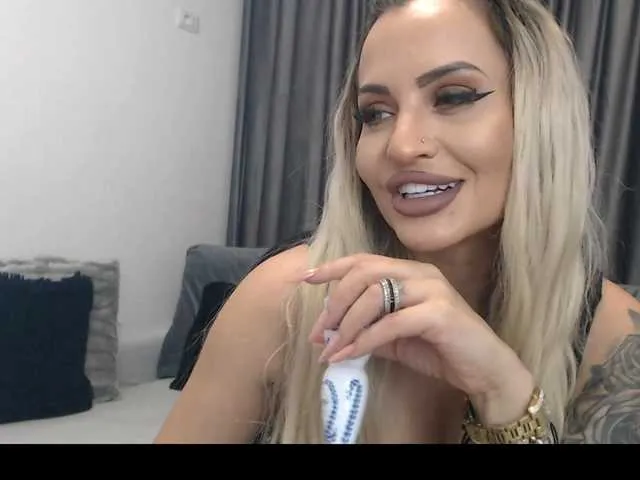 Live sex webcam photo for lovelyblondyx #290586820