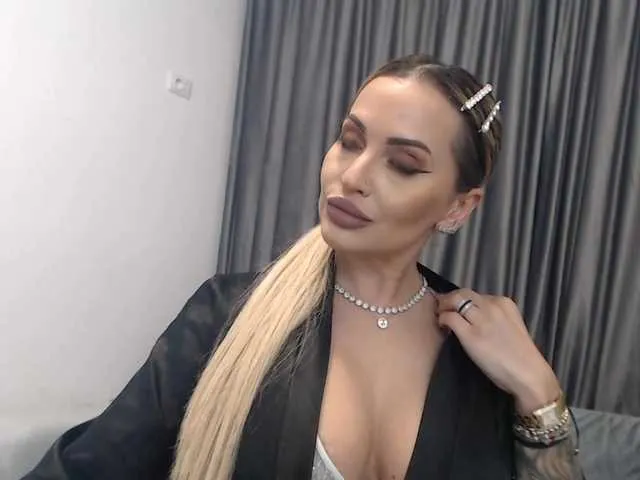 Live sex webcam photo for lovelyblondyx #290639936