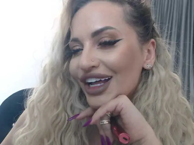 Live sex webcam photo for lovelyblondyx #290714475