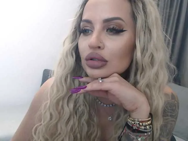 Live sex webcam photo for lovelyblondyx #290721610