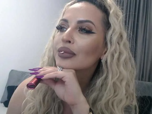 Live sex webcam photo for lovelyblondyx #290729029