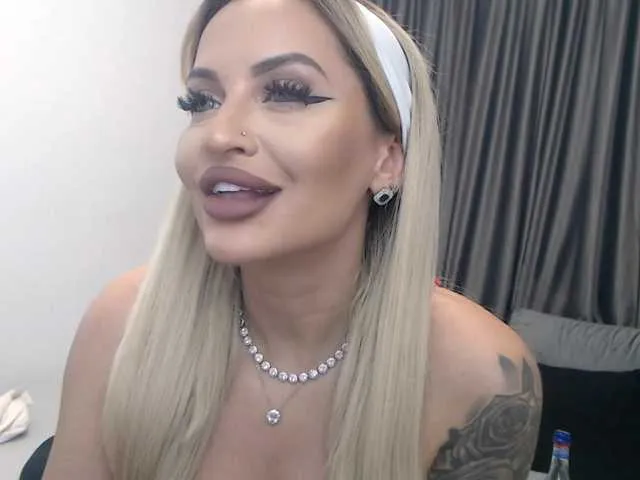 Live sex webcam photo for lovelyblondyx #290776919