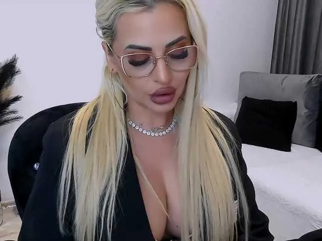 Live sex webcam photo for lovelyblondyx #292152544