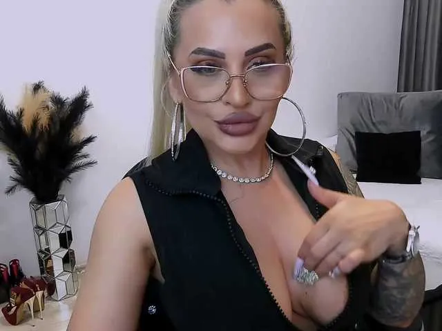 Live sex webcam photo for lovelyblondyx #292166423