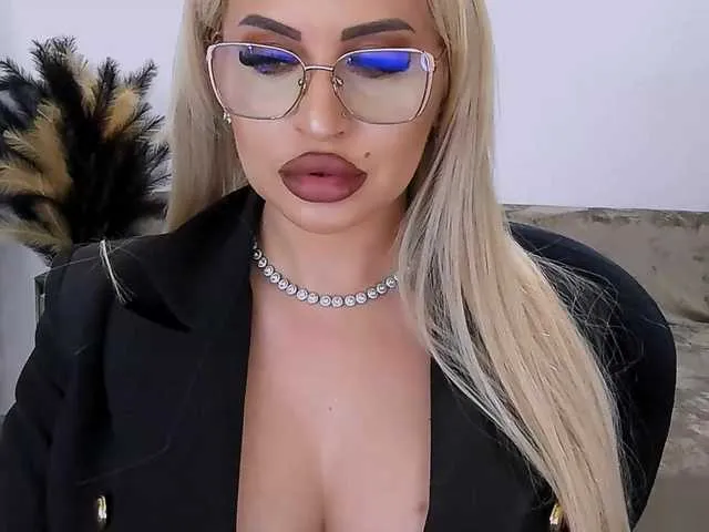 Live sex webcam photo for lovelyblondyx #292839286