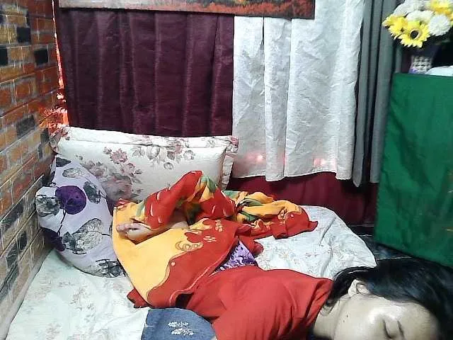 Live sex webcam photo for lovelymae69 #276171018