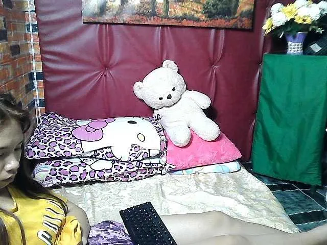 Live sex webcam photo for lovelymae69 #276260851