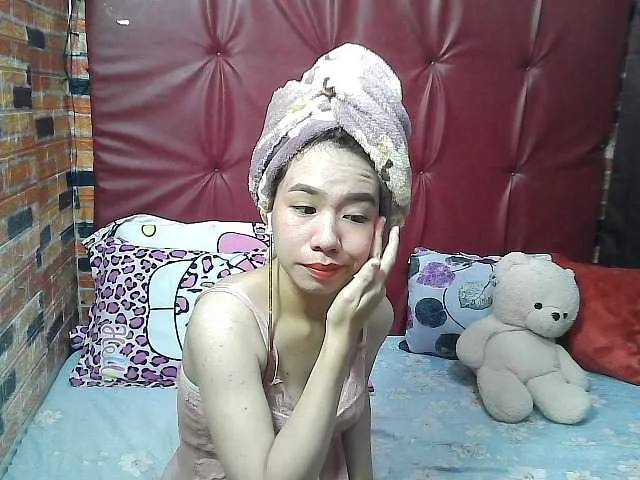 Live sex webcam photo for lovelymae69 #276573122