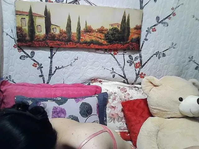 Live sex webcam photo for lovelymae69 #276957968