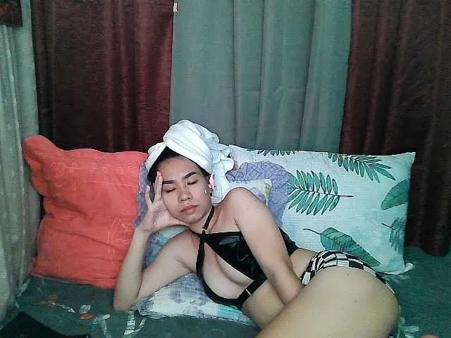 Live sex webcam photo for lovelymae69 #277054393