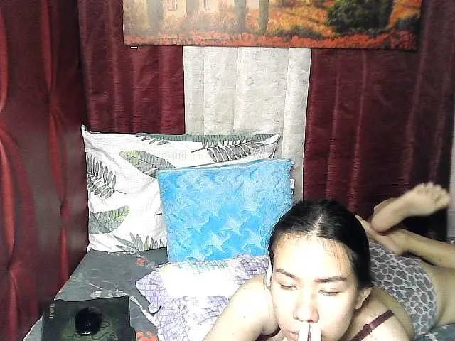 Live sex webcam photo for lovelymae69 #277271304