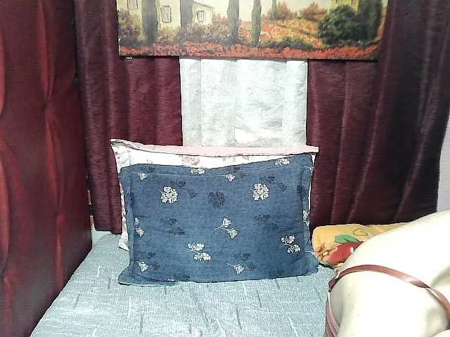 Live sex webcam photo for lovelymae69 #277375064