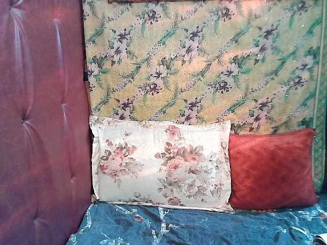 Live sex webcam photo for lovelymae69 #277537123