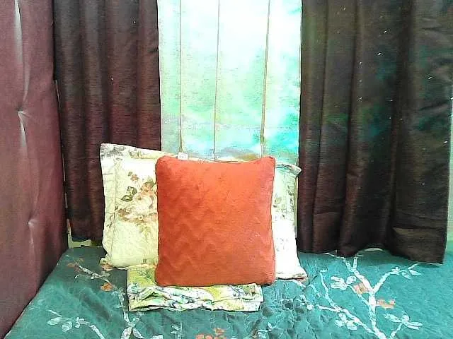 Live sex webcam photo for lovelymae69 #277549627