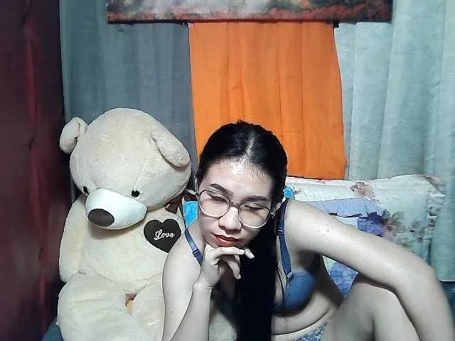 Live sex webcam photo for lovelymae69 #277712057