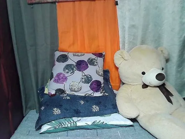 Live sex webcam photo for lovelymae69 #277777913