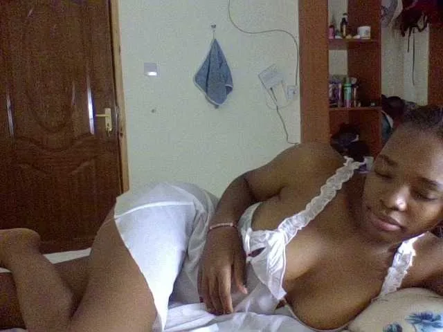 Live sex webcam photo for lovergal-01 #293913553