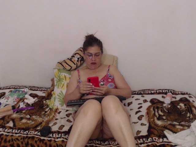 Live sex webcam photo for lucerito-1 #275881767