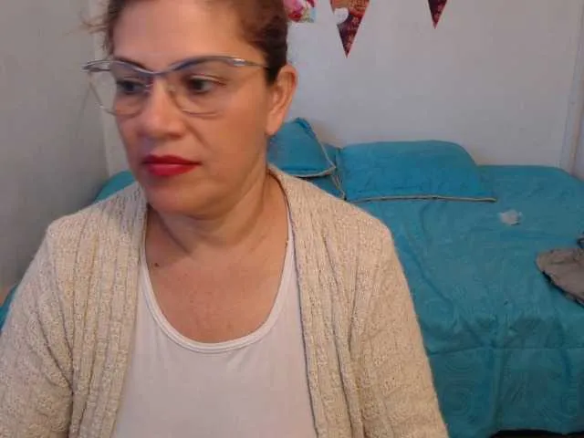 Live sex webcam photo for lucerito-1 #276495847