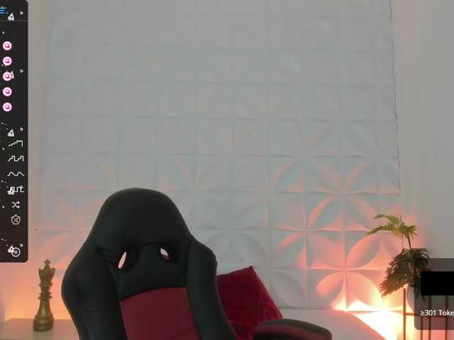 Live sex webcam photo for lucero-evanss #276542619