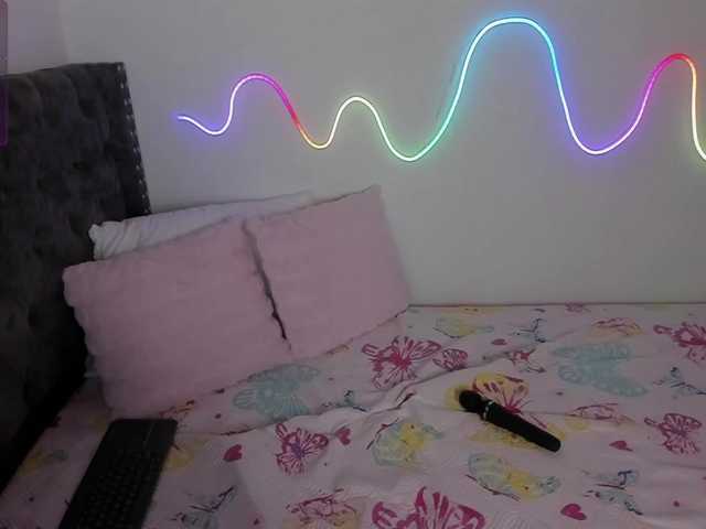 Live sex webcam photo for lucero-evanss #278216967