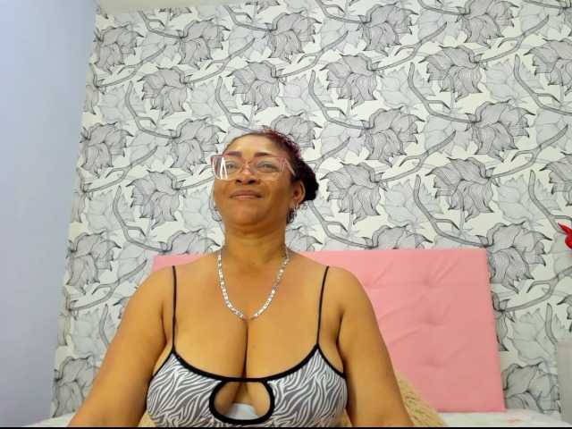 Live sex webcam photo for lucerosweet01 #275573395