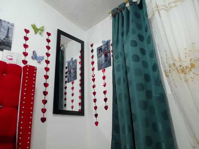 Live sex webcam photo for lucielittle #274614094