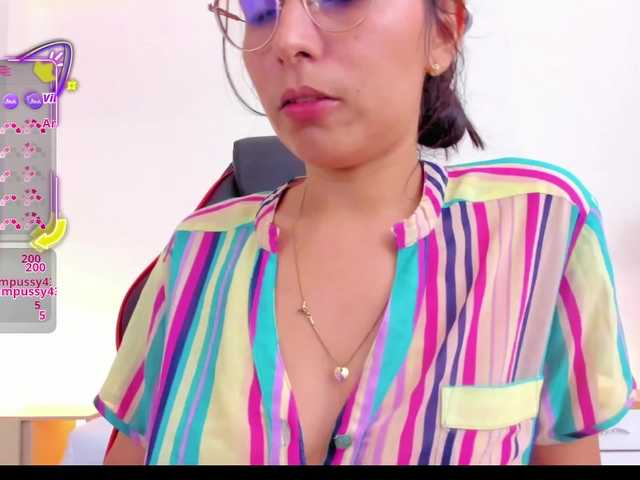 Live sex webcam photo for lucy-blue28 #290978913