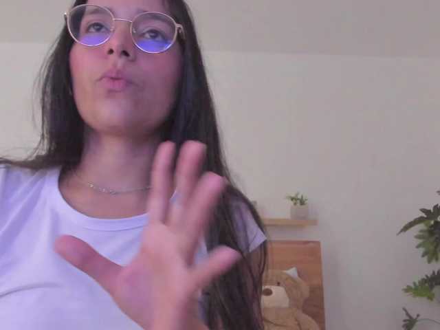 Live sex webcam photo for lucy-blue28 #291412217