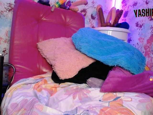 Live sex webcam photo for lucy-hot1 #271801368