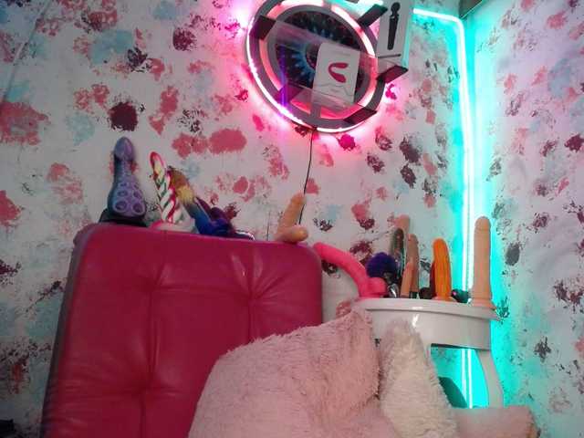 Live sex webcam photo for lucy-hot1 #273785505