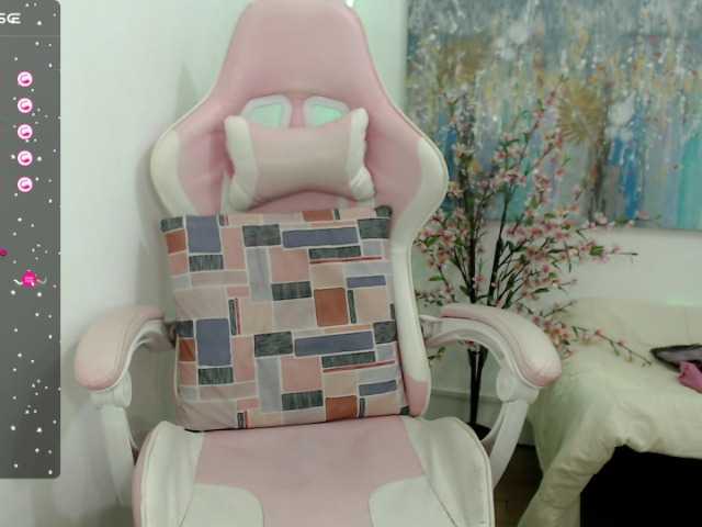 Live sex webcam photo for lucy-naughty #276827468