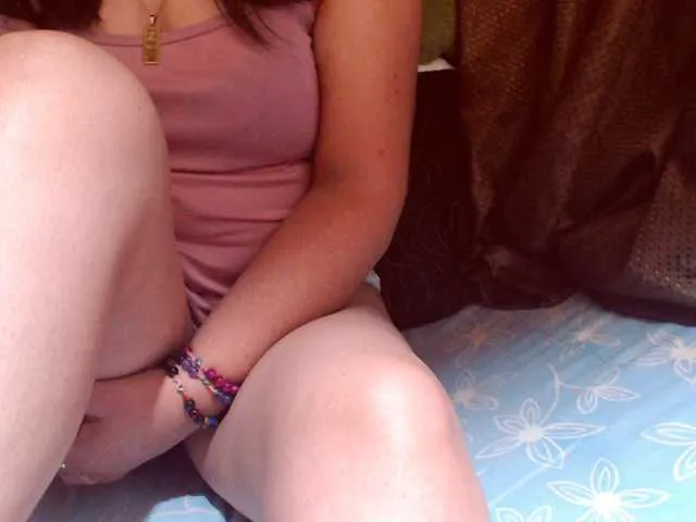 Live sex webcam photo for lucyLUxxx #291228009