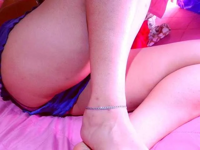 Live sex webcam photo for lucyLUxxx #293372498